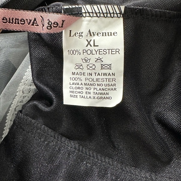 Leg Avenue Naughty French Maid Costume Size XL - Picture 6 of 8